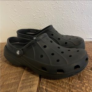 Crocs Black Clog Shoes
Men Size 8, Women Size 10
Gr8 condition very light wear